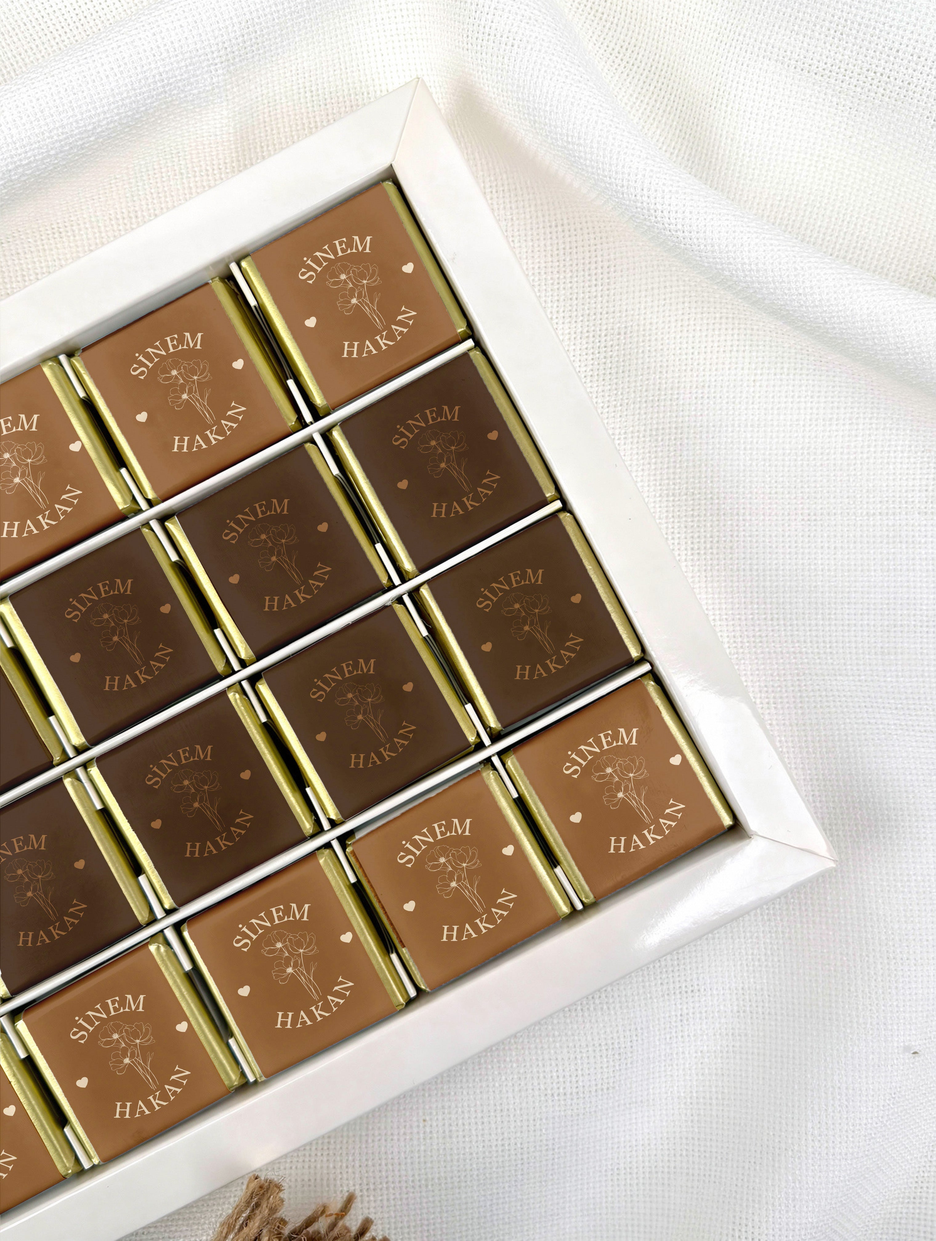 nişan çikolata kutusu isimli madlen çikolata sunumu
